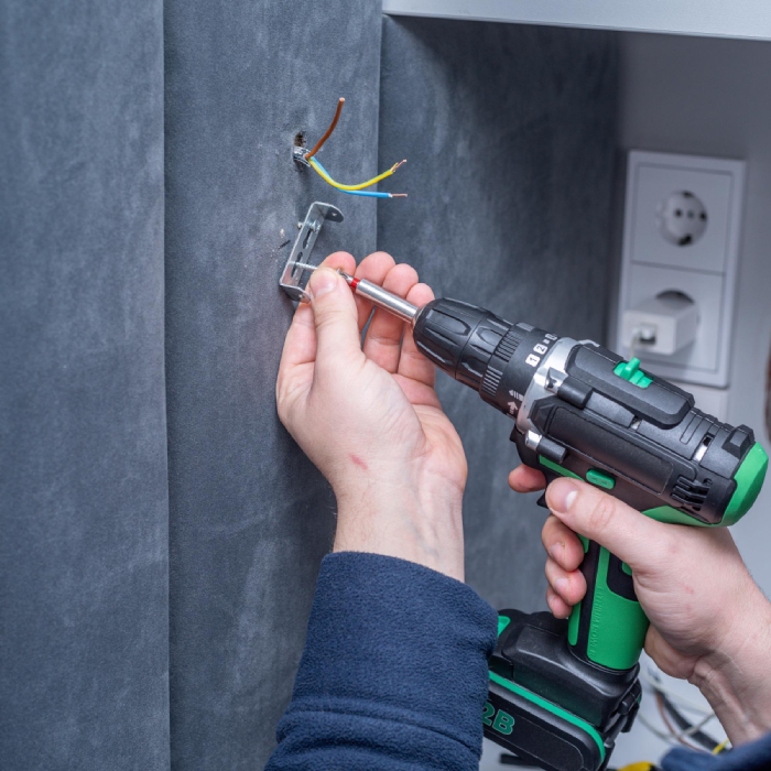 Pose et fixation d’un support électrique Installation de support mural pour appareillage électrique